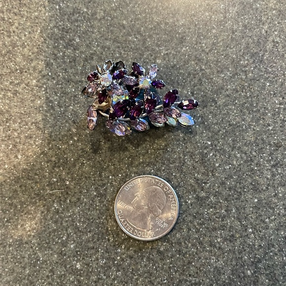 Vintage Purple and white rhinestone vine of grapes shaped elegant brooch - Picture 2 of 3